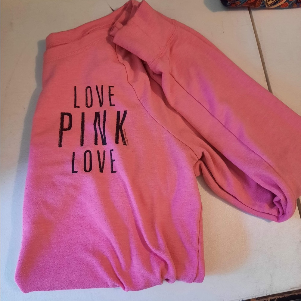 VS pink pullover